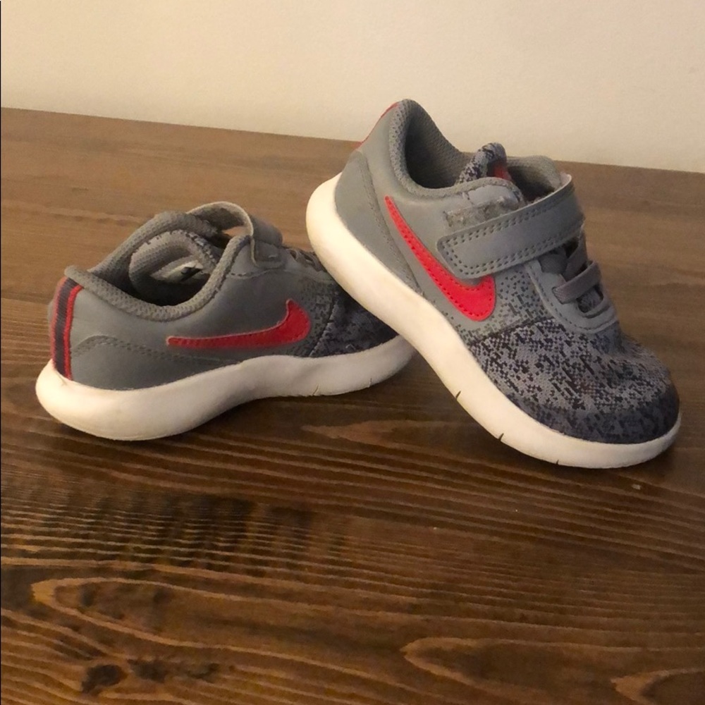 Toddler Nike tennis shoes